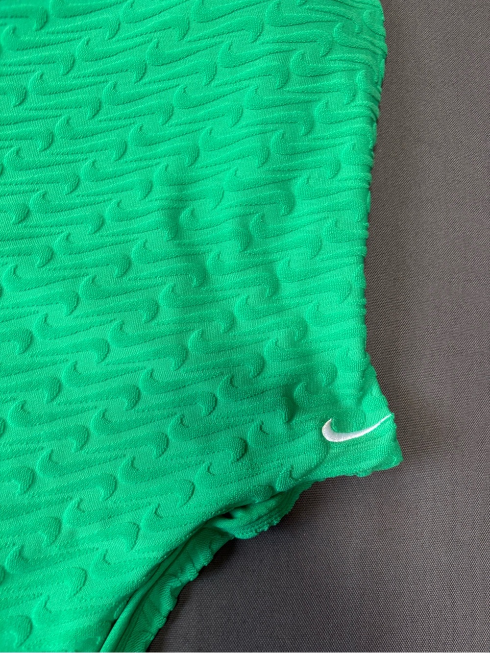 Nike Women’s Textured One Piece Swimsuit Green XL NWT Adjustable Straps Sporty - Picture 3 of 9